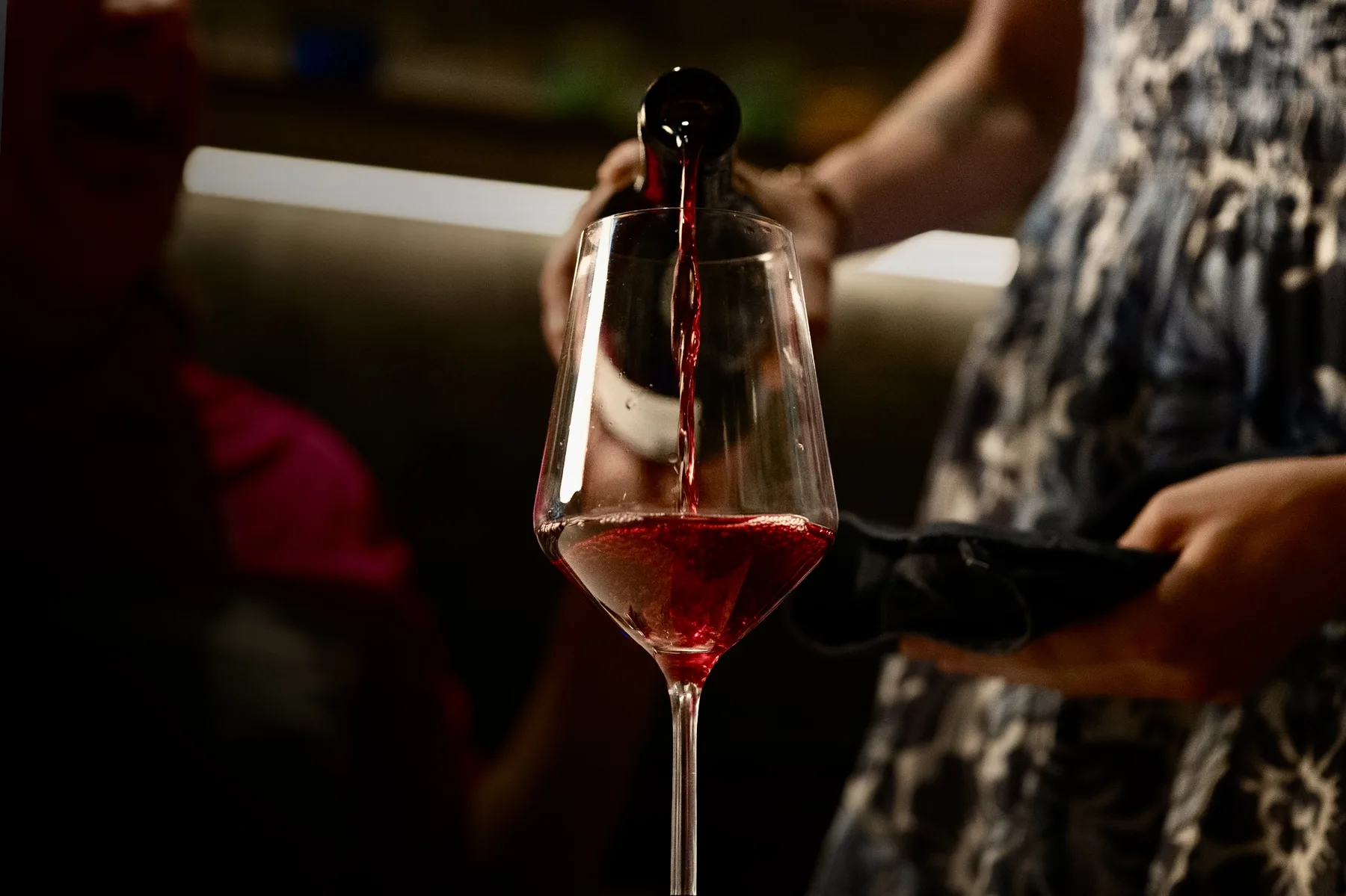 Abbracci wine pour